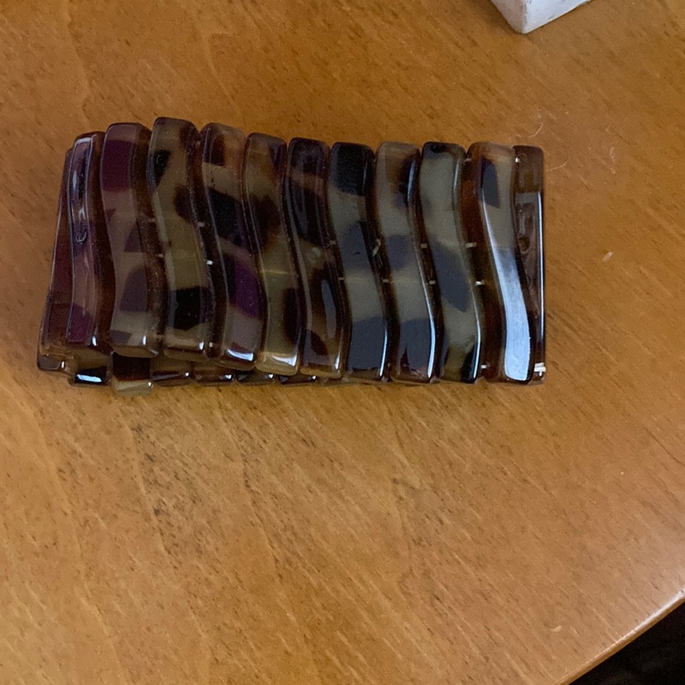 Tortoise Stretch Bracelet - Picture 2 of 4
